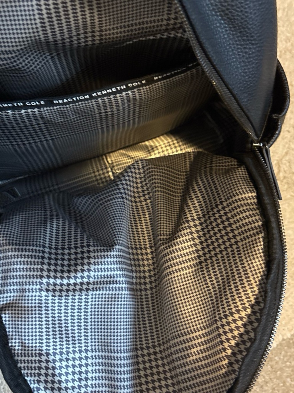 Kenneth Cole leather backpack - Picture 4 of 5